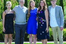 Phoebe, Jennifer e Rory são os filhos do casal