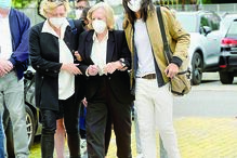 João Soares ampara mãe e irmã de Maria João Abreu