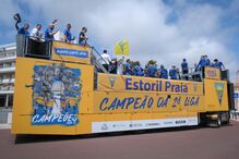 Estoril Praia homenageado com festa de campeão da II Liga em Cascais