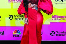 Kehlani optou por um vistoso modelo da Tony Ward Couture