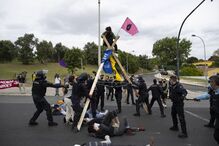 Jovens ativistas manifestaram-se na Rotunda do Relógio