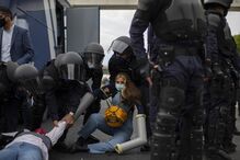 Jovens ativistas manifestaram-se na Rotunda do Relógio