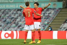 /fDarwin (à dir.) e Waldschmidt foram dois dos jogadores contratados em 2020 que o Benfica só vai pagar a partir de julho