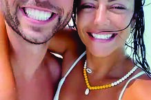 Atriz viajou com o melhor amigo Ruben Correia 