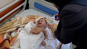 Quem é o bebé que sobreviveu ao ataque que matou dez pessoas da mesma família num campo de refugiados de Gaza?