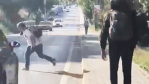 Criança atropelada por carro no Seixal ao fugir de agressões dos colegas