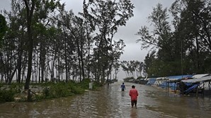 Pelo menos dois mortos e 20 mil casas danificadas devido a ciclone Yaas na Índia