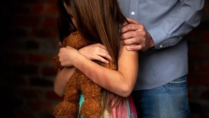 Falta apoio psicológico a menores vítimas de maus-tratos, com casos a aumentar
