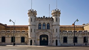 Vaga de Covid-19 infeta 184 presos na cadeia de Lisboa