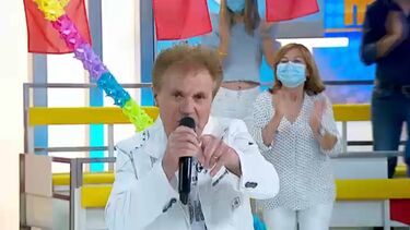 Nel Monteiro cantou 'Azar na Praia', a música preferida de todos os arraiais