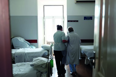 Números de sábado revelam que há 302 pessoas hospitalizadas com Covid-19