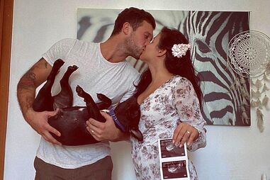 Irmã de Mel Jordão anunciou a gravidez em  fevereiro após  o casamento