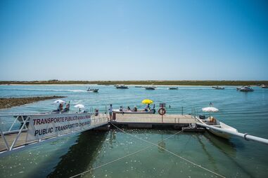 Cais de embarcações de transporte de passageiros de Cabanas de Tavira, para a Ilha de Cabanas