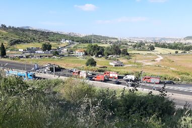 Despiste de camião corta IC16 junto ao UBBO na Amadora, no sentido Pontinha-Belas