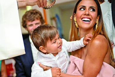 Carolina Patrocínio divertida com o filho, Eduardo 