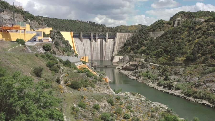 Barragem de Bemposta, no Douro Internacional, é um dos seis aproveitamentos hidroelétricos vendidos pela EDP a um consórcio liderado pela francesa Engie  