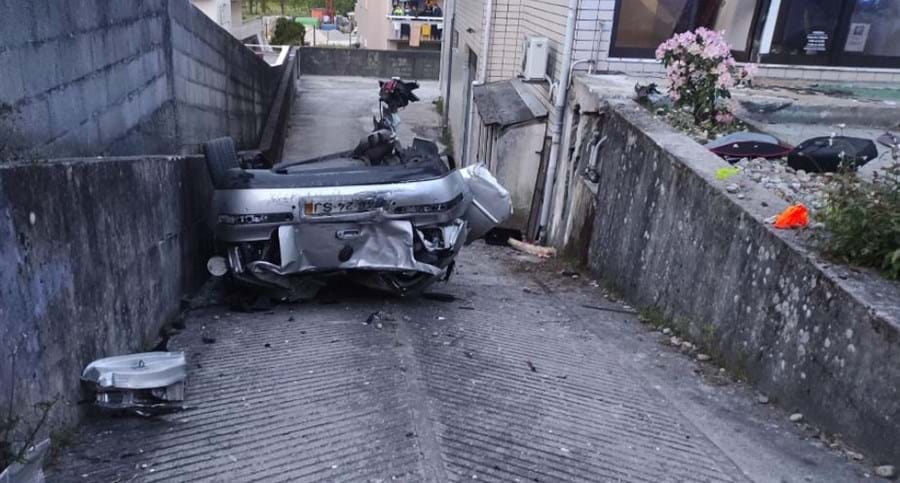 Jovem sofre ferimentos graves após colisão com dois carros em Oliveira de Azeméis