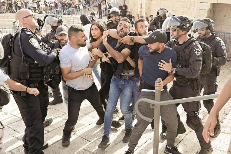 A polícia de Israel e palestinianos envolveram-se em confrontos