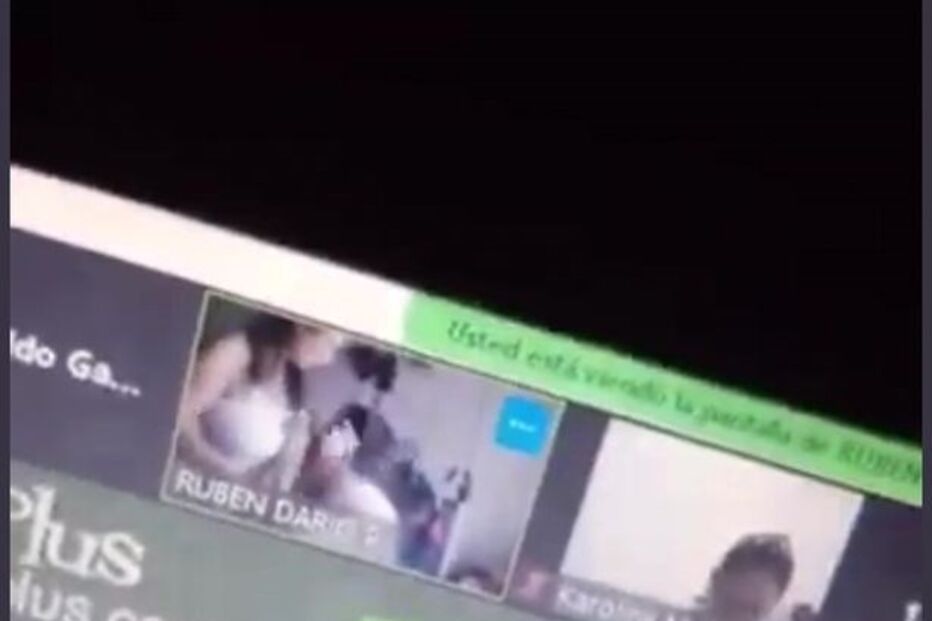 Docente foi apanhado em momentos íntimos com a mulher