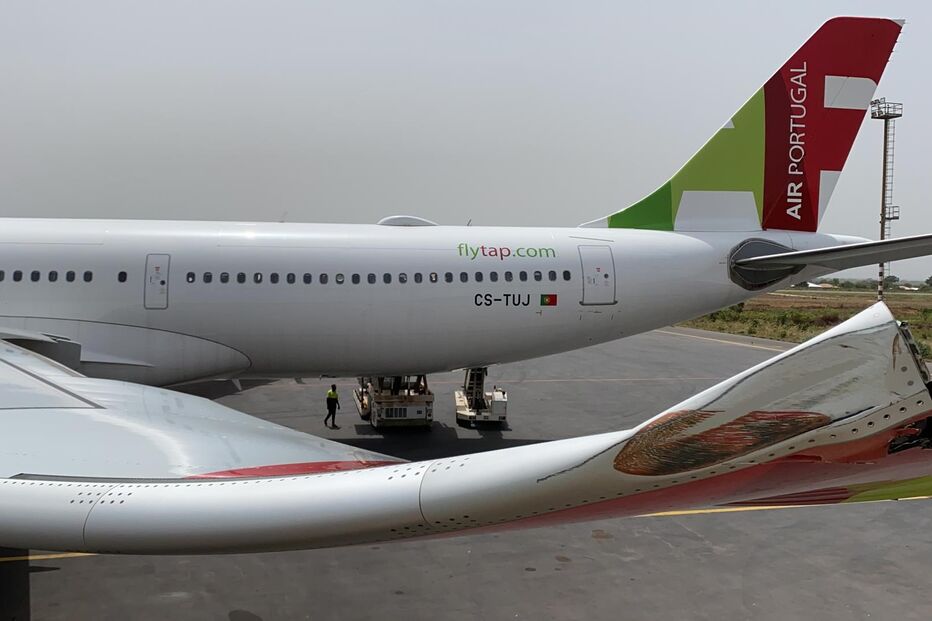 Avião da TAP retido na Guiné-Bissau após bater com asa em poste de iluminação