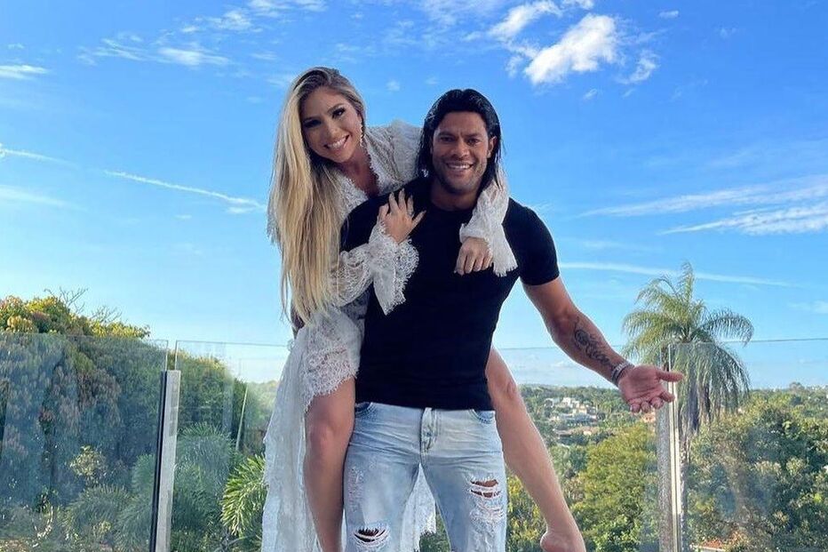 Hulk e Camila mostram-se mais apaixonados do que nunca