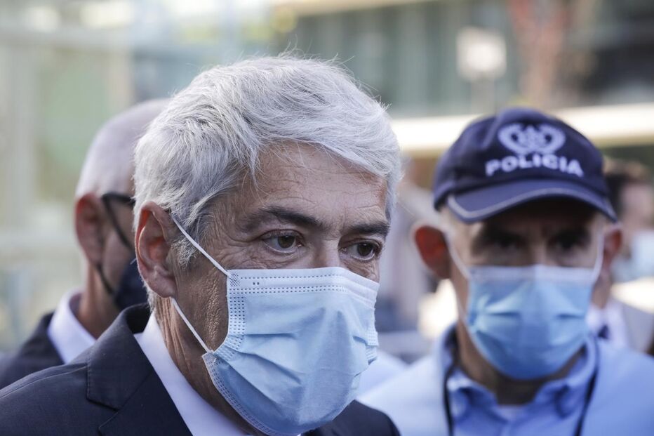 Sócrates, arguido da operação Marquês, à saída do tribunal 