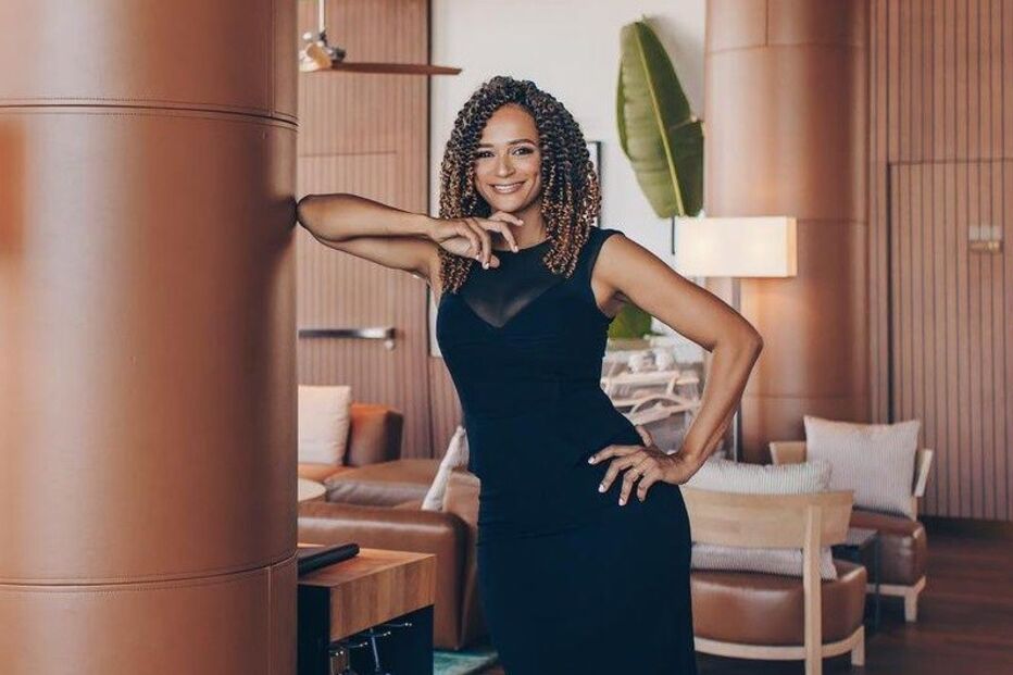 Isabel dos Santos, de 48 anos, ficou viúva em outubro e, há duas semanas, mostrou o seu novo visual. Este fim de semana esteve numa festa com o rapper Kendaz e prometeu novidades para breve.