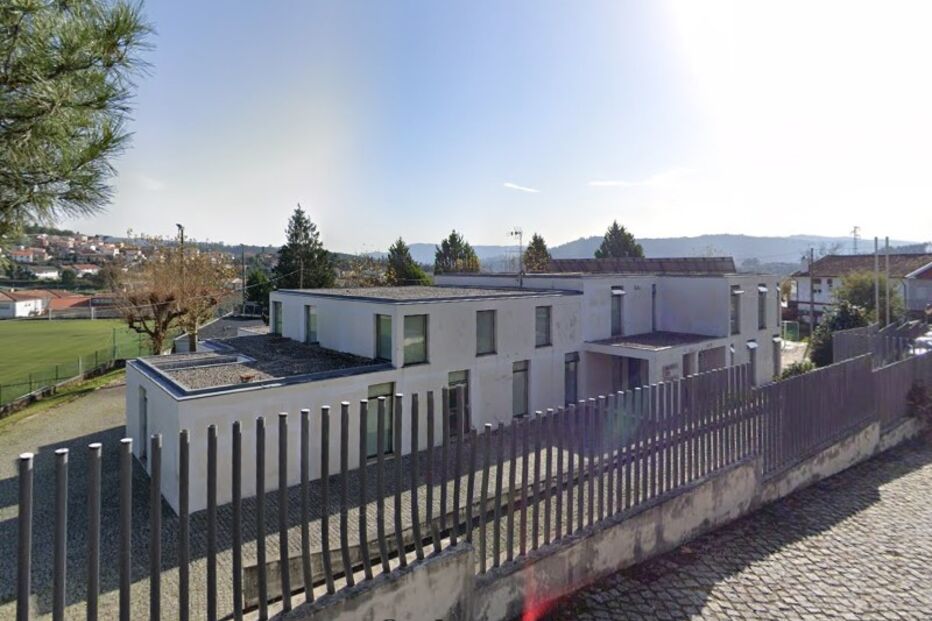 Escola Básica de Aveleda, em Braga, foi requalificada há cerca de 10 anos e apresenta sinais de degradação 