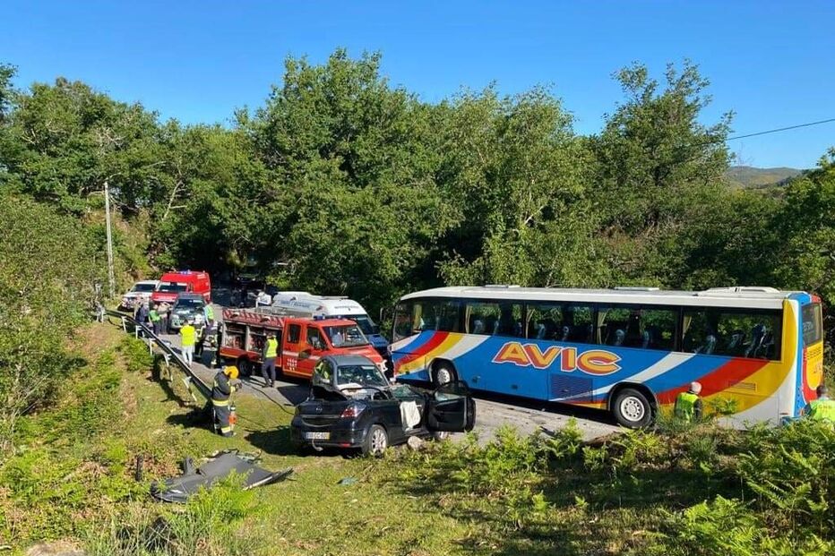 Acidente com autocarro escolar em Arcos de Valdevez	