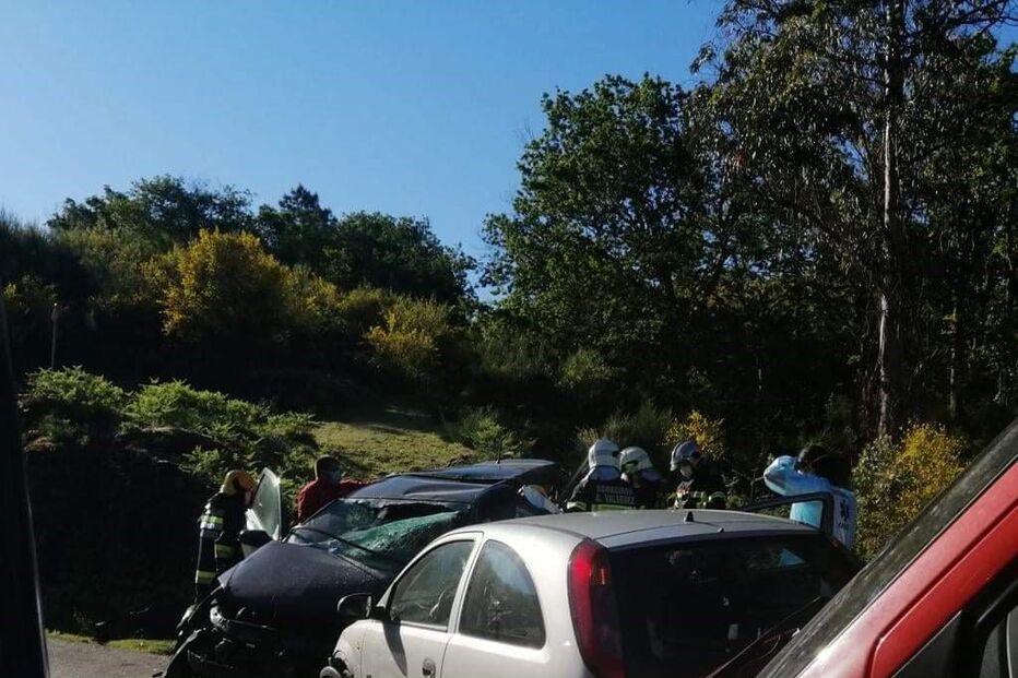 Acidente com autocarro escolar em Arcos de Valdevez	