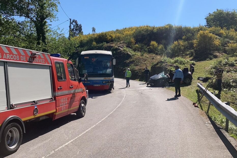 Acidente com autocarro escolar em Arcos de Valdevez	