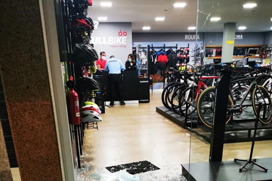 Loja de bicicletas furtada no centro de Santa Maria da Feira