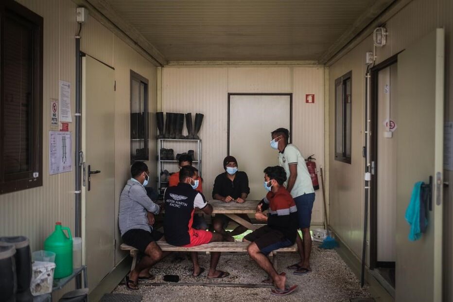 Trabalhadores indianos em Odemira onde foi instaurada uma cerca sanitária