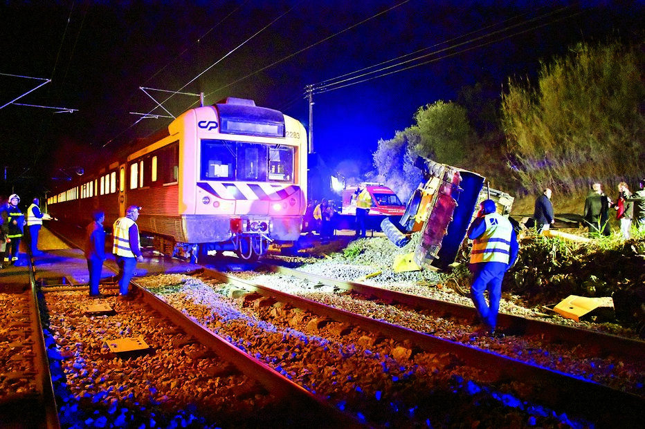 Acidente ferroviário com vítima mortal na passagem de nível da Estrada do Peso, Santarém