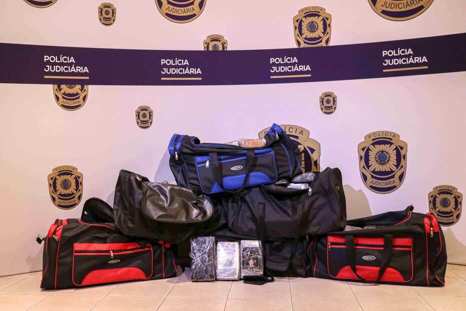 /fotosgeral/Fotos/2-38940695 (9755749) (Milenium)