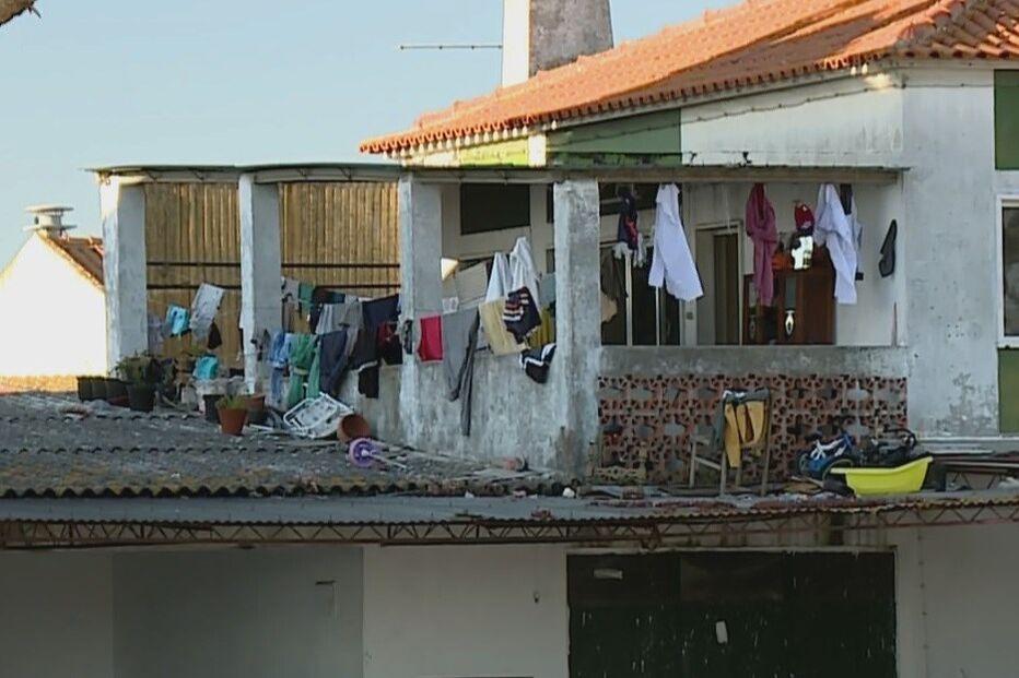 Dezenas de imigrantes vivem em casas sobrelotadas e em condições precárias no Montijo