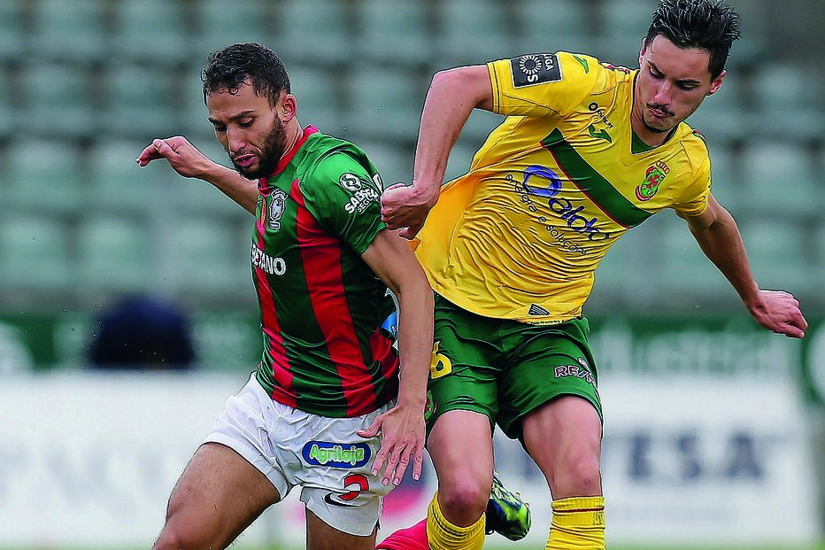 Rafik Guitane (Marítimo)em despique com Eustáquio (P.Ferreira)