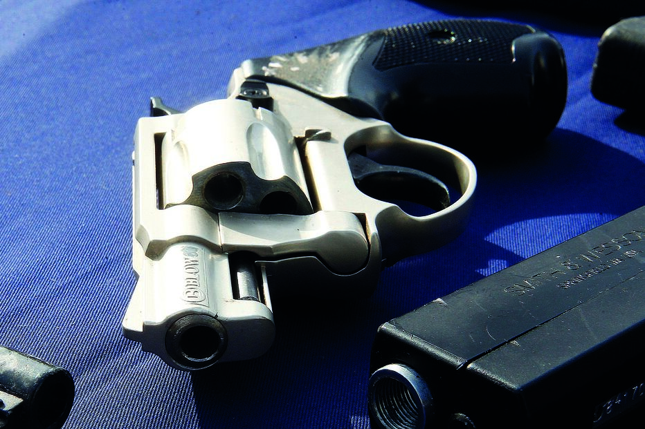 Revólver foi furtado de uma residência, confessou o atirador quando foi apanhado pelas autoridades 