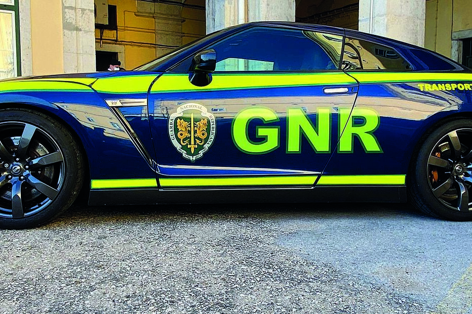 Nissan GT-R avaliado em 150 mil euros e que a GNR recebeu recentemente 