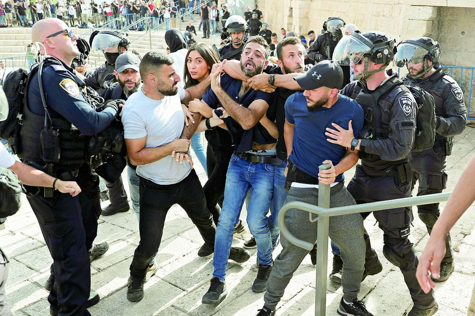 A polícia de Israel e palestinianos envolveram-se em confrontos