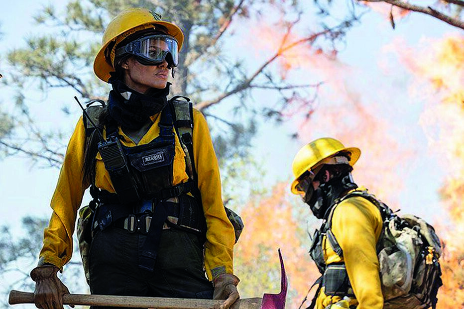 No novo filme, Angelina Jolie é Hannah Faber, uma mulher que guarda alguns traumas e culpas 