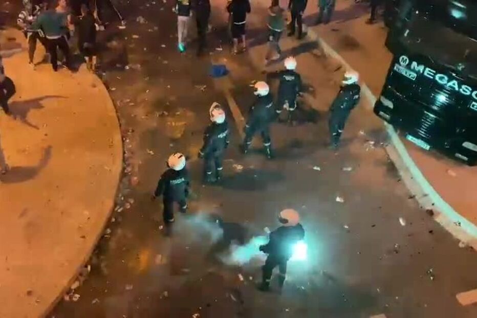 Polícia apedrejada por adeptos do Sporting no Estádio de Alvalade