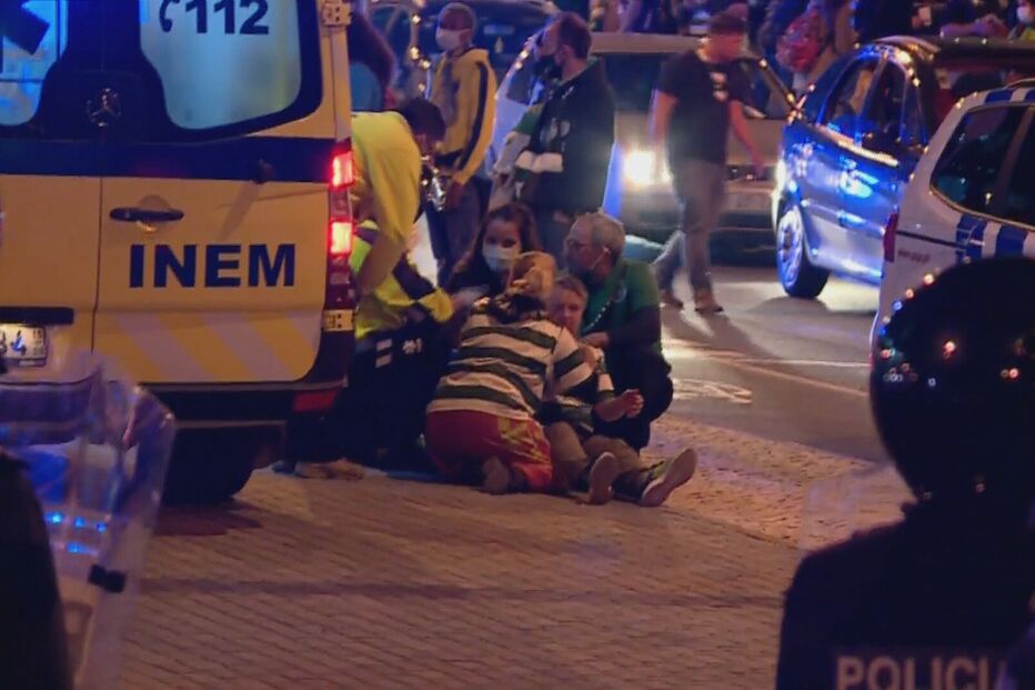 Adepta assistida no exterior de Alvalade