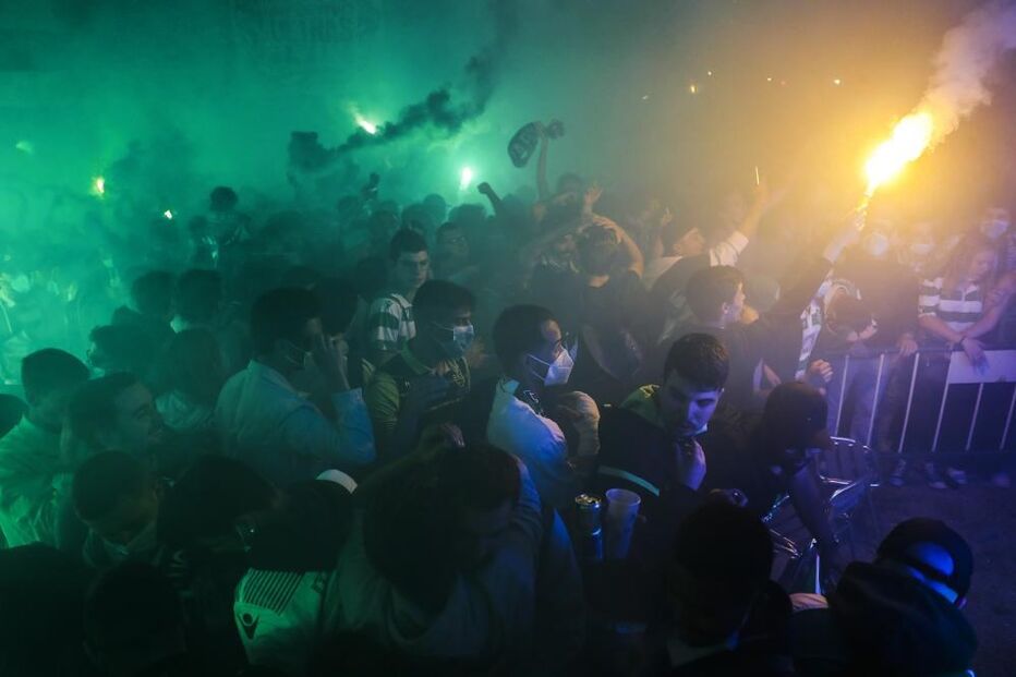 Adeptos do Sporting festejam conquista do campeonato 