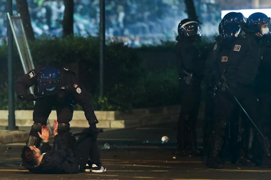 Adepto ferido durante confrontos no Marquês