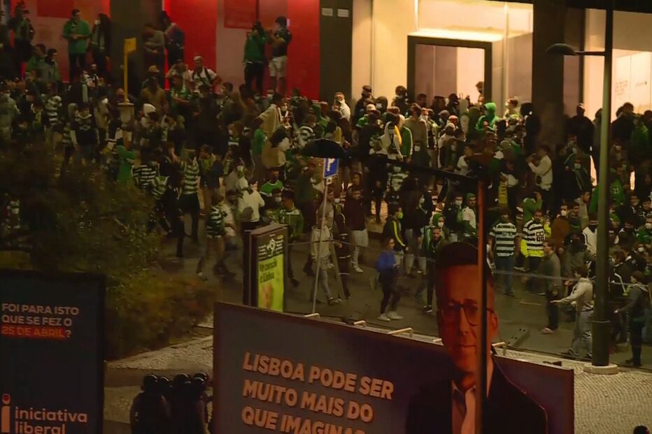 Confrontos entre adeptos e polícia no Marquês