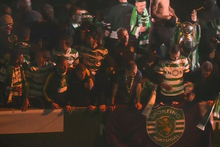 Sporting chega ao MArquês e é recebido em clima de apoteose