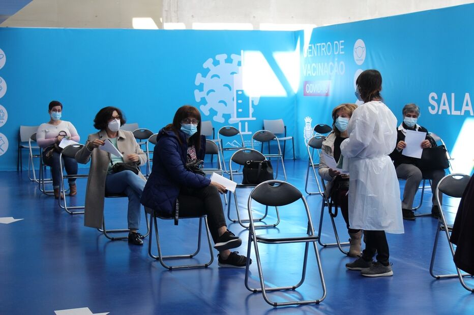 Na última semana deste mês deverá intensificar-se a vacinação, chegando às 140 mil vacinas/dia na semana de 14 de junho