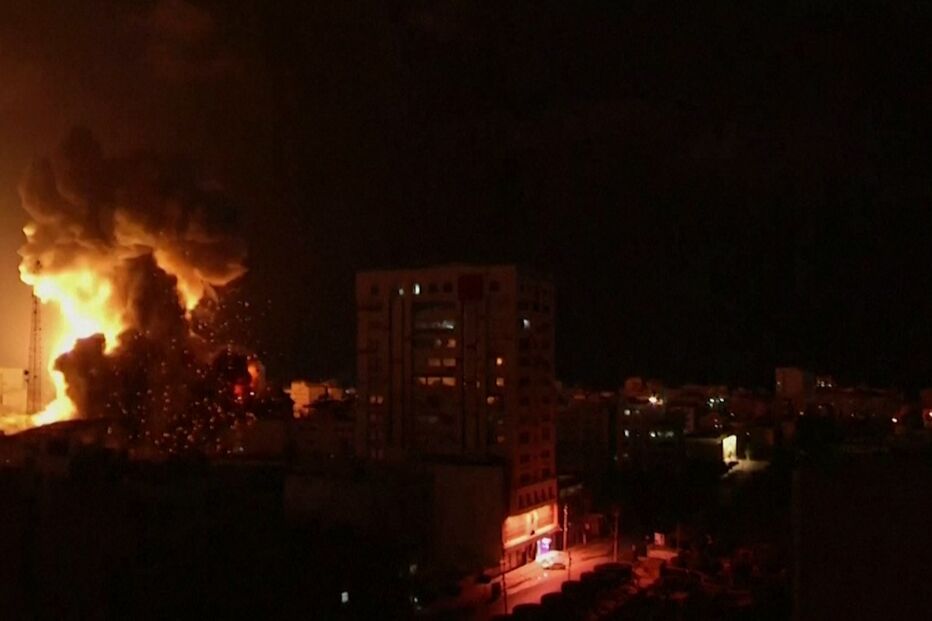 2021-05-13_12_15_25 ‘Rockets’ e raides aéreos em mais uma noite de guerra aberta entre Israel e a Palestina_1.jpg