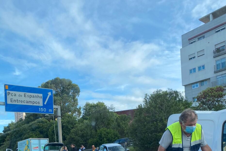 Acidente no Eixo Norte-Sul faz dois feridos